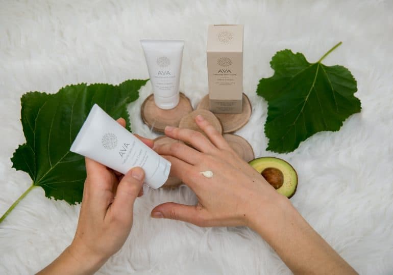 What advantages do natural cosmetics have?
